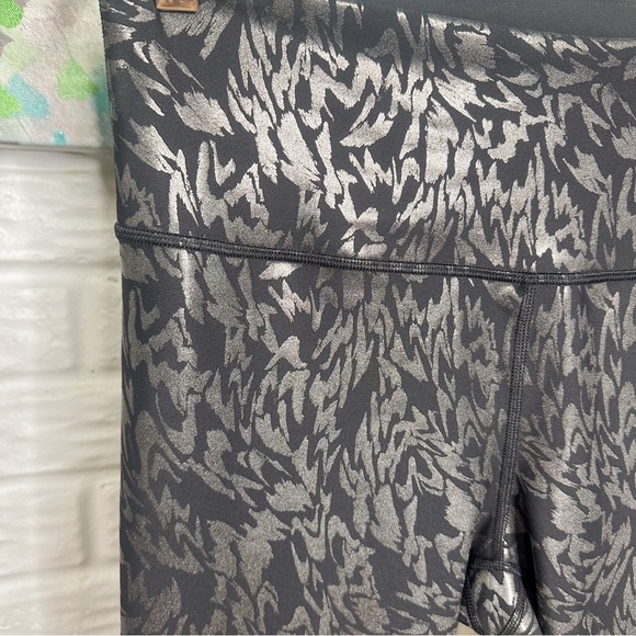 Old Navy Black Metallic Powersoft Legging (L) - Picture 4 of 4